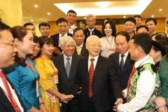 El secretario general Nguyen Phu Trong y los delegados en la Conferencia Nacional de Cultura en 2021. (Foto: VNA)