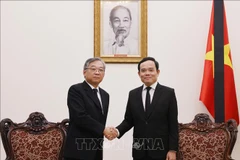 El viceprimer ministro vietnamita Tran Luu Quang recibe a su homólogo de Singapur, Gan Kim Yong, (Foto: VNA)