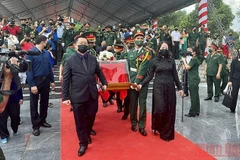 Entierran restos de soldados caídos en provincia vietnamita de Binh Dinh