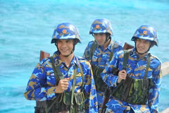 Obsequian en provincia vietnamita a familias de soldados con situaciones difíciles 