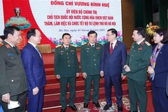 Presidente del Parlamento vietnamita felicita a fuerzas militares y policiacas de Hanoi por el Tet