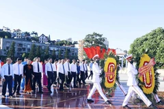 Presidente de Vietnam rinde homenaje a los héroes y mártires en Quang Ninh 