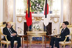 Presidente vietnamita dialoga con primer ministro japonés 