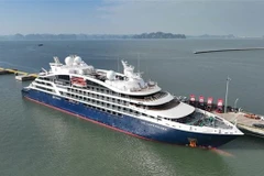 Provincia vietnamita de Quang Ninh recibe a crucero de cinco estrellas 
