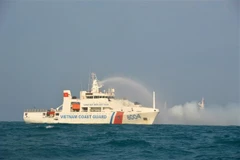 Guardias Costeras de Vietnam y China realizan patrulla conjunta