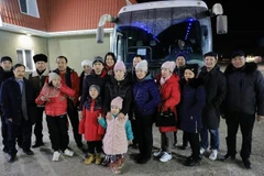 Reciben en Rusia a los primeros 14 vietnamitas evacuados de la zona ucraniana de Jersón