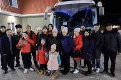 Reciben en Rusia a los primeros 14 vietnamitas evacuados de la zona ucraniana de Jersón