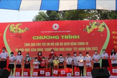 Cruz Roja de Vietnam presta asistencia a necesitados en ocasión del Tet