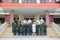 Agregados militares extranjeros visitan Comando Militar de provincia vietnamita 