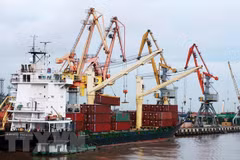 Crece volumen de carga a través de puertos marítimos de Vietnam en julio