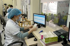 Más de 11 mil centros médicos vietnamitas buscan información mediante tarjetas de identificación con chip