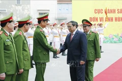 Premier vietnamita elogia esfuerzos de fuerza policial en lucha antidroga