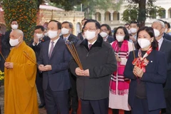 Titular del Legislativo vietnamita rinde tributo a antepasados en Ciudadela Imperial de Thang Long