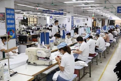 Brindan asistencia a trabajadores en parques industriales en Vietnam