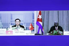 Presidente del Parlamento vietnamita sostiene conversaciones con su homólogo cubano