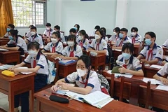Jardines de infantes y escuelas primarias en Vietnam reabren para recibir a alumnos