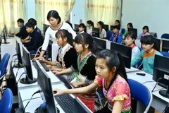 Vietnam con su historia exitosa de construcción de una sociedad por personas
