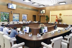 Comité Permanente del Parlamento vietnamita evalúa paquetes para desarrollo económico