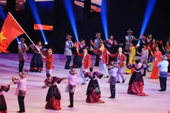 Esgrimista Thanh An sostendrá la bandera de la delegación vietnamita en inauguración de SEA Games 31