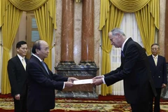 Presidente de Vietnam recibe a nuevos embajadores de Kuwait e Israel 