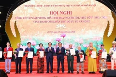 Hanoi honra a diez ciudadanos destacados