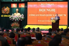 Premier vietnamita alaba aportes de la policía popular a desarrollo nacional