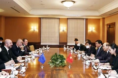 Presidente vietnamita se reúne con líderes que asisten al funeral del difunto expremier japonés 
