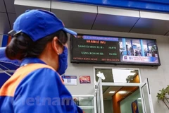 Precios de gasolina se reducen nuevamente en Vietnam