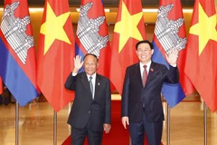 Presidente del Legislativo vietnamita se reúne con su homólogo camboyano 