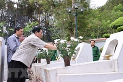 Primer ministro de Vietnam rinde homenaje a mártires heroicos de la nación