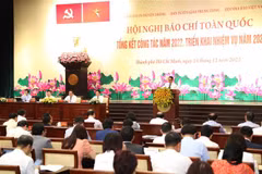 Instan a promover humanidad en el periodismo en una conferencia en Hanoi