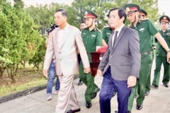 Rinden homenaje póstumo a combatientes voluntarios vietnamitas fallecidos en Laos