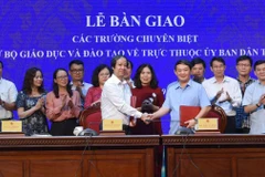 Entregan escuelas a Comité de Asuntos Étnicos de Vietnam
