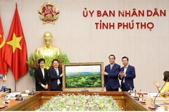 Vietnamitas residentes en exterior rinden tributo a los reyes Hung en provincia de Phu Tho