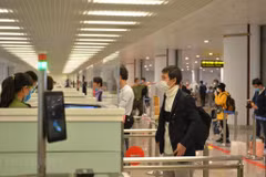 Casi dos mil pasajeros ingresan a Vietnam con la reanudación de vuelos internacionales