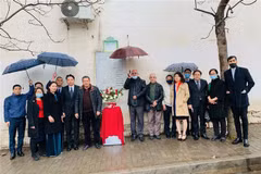 Rinden homenaje póstumo en Argelia a periodistas fallecidos en accidente aéreo en Vietnam en 1974