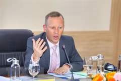 Otorgan distinción vietnamita al embajador británico 