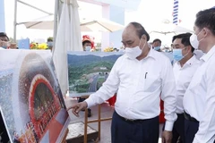 Presidente vietnamita asiste a apertura al tráfico de autopista clave del delta del Mekong