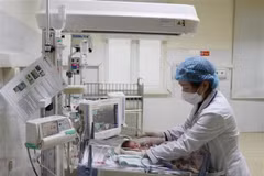 Instan a perfeccionar políticas para solucionar escasez de insumos médicos