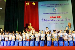 Programa especial dedicado a niños huérfanos en Hanoi 