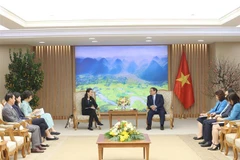 Premier recibe a directora de estrategia de alianza global para vacunas