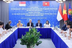 Premieres vietnamita y singapurense dialogan con estudiantes de Universidad Nacional de Hanoi