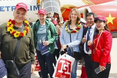 Vietnam por recibir a ocho millones de extranjeros este año 