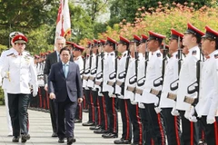 Premier vietnamita sostiene conversaciones con su homólogo singapurense