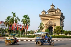 Laos ajusta normativa sobre seguro médico para trabajadores extranjeros