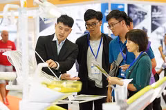 Nutrida participación en exposición internacional de industria farmacéutica