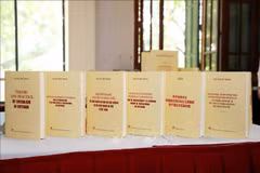 Publican libro del secretario general del PCV sobre el socialismo en siete idiomas 