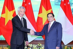 Premier vietnamita sostiene conversaciones con su par singapurense