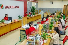 Grandes bancos vietnamitas reducen tasas de interés de depósitos 
