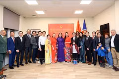 Vicepresidenta visita comunidad vietnamita en Noruega